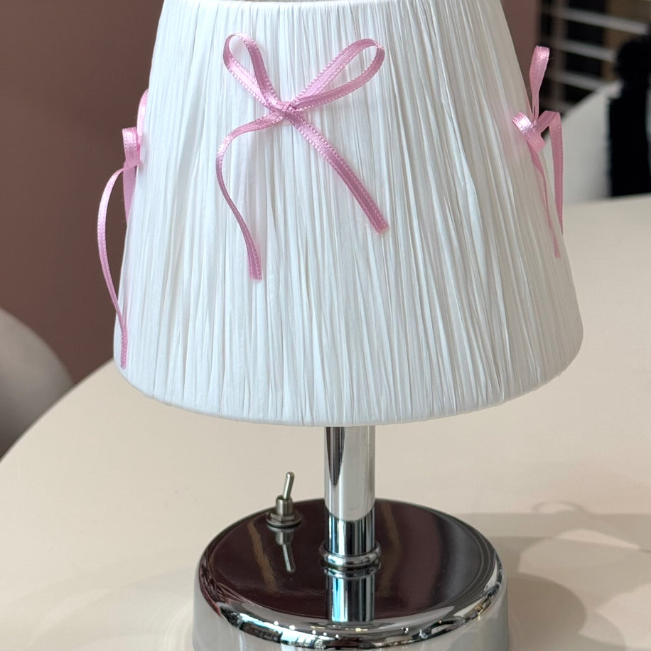 Pembe Fiyonk Masa Lambası